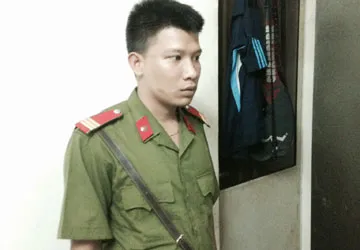 Giả công an đi "tuần tra" ảnh 1