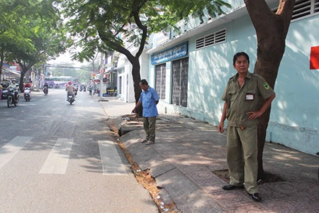 Ba nữ sinh bị tấn công, cướp tóc ngay trước cổng trường? ảnh 1