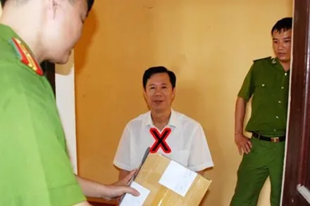 Mang gần 19 nghìn USD giả vào ngân hàng tiêu thụ ảnh 1 Mang gần 19 nghìn USD giả vào ngân hàng tiêu thụ ảnh 1