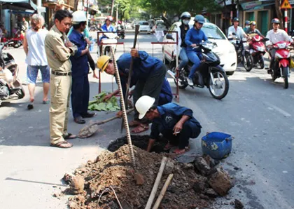 Thêm “hố tử thần” xuất hiện giữa trung tâm Sài Gòn ảnh 2