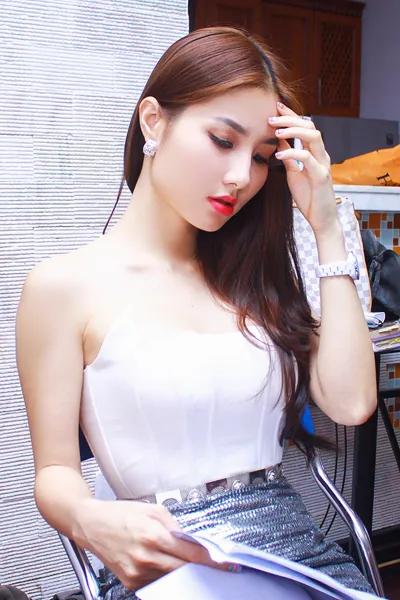 Diễm My 9X vai trần đi tập kịch ảnh 1 Diễm My 9X vai trần đi tập kịch ảnh 1