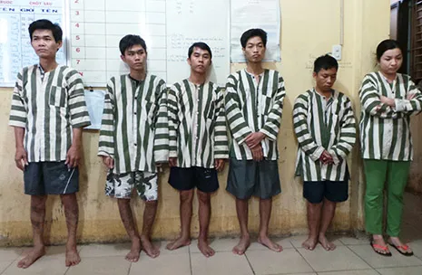 Triệt phá đường dây làm giả giấy tờ nhà đất, giấy tờ xe lừa đảo ảnh 1