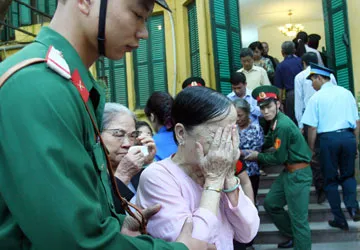 Được lòng dân, dân tôn làm thánh ảnh 1 Được lòng dân, dân tôn làm thánh ảnh 1