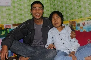 Chuyện tình “chị gái” và “cu em” ảnh 1