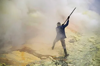 Kiếm "bạc cắc" bên miệng núi lửa ảnh 1 Kiếm "bạc cắc" bên miệng núi lửa ảnh 1