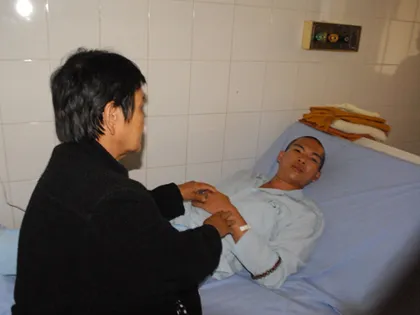 Hái hoa loa kèn nhúng lẩu, 4 người nhập viện ảnh 1 Hái hoa loa kèn nhúng lẩu, 4 người nhập viện ảnh 1