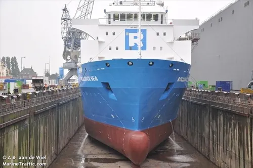 Con tàu chở tàu ngầm Kilo trên đường đến Việt Nam ảnh 1