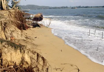 Cửa Đại bị bồi lấp nặng, tàu thuyền không thể ra khơi ảnh 1