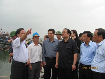 Người dân nháo nhác chạy bão ảnh 1