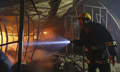 Bangladesh lại cháy xưởng may, 60 người thương vong ảnh 2 Bangladesh lại cháy xưởng may, 60 người thương vong ảnh 2