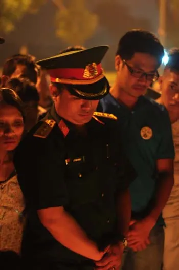 Đêm trắng trước nhà Đại tướng ảnh 2 Đêm trắng trước nhà Đại tướng ảnh 2