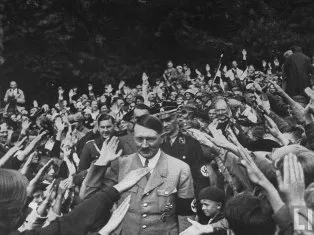 Một cuộc đời, một đế chế ảnh 1