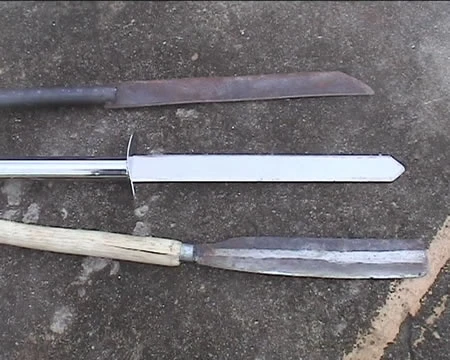 Côn đồ “chơi” mã tấu ảnh 2