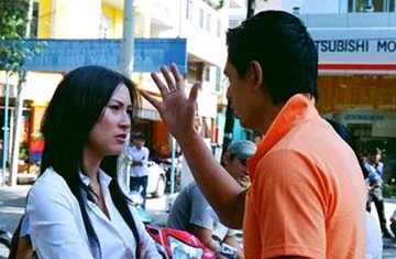 Kathy Uyên và Bình Minh trong phim Chuyện tình xa xứ Kathy Uyên và Bình Minh trong phim Chuyện tình xa xứ