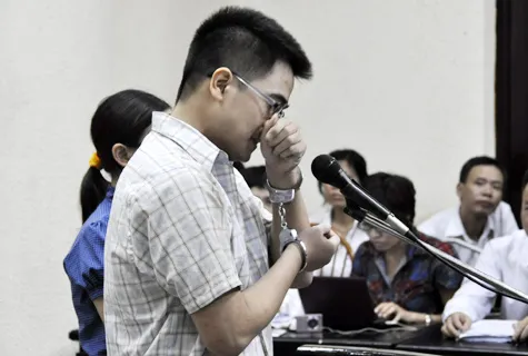 Nguyễn Đức Nghĩa bật khóc khi nói lời sau cùng trong phiên tòa diễn ra ngày 14/7 vừa qua. (Ảnh: N.A)