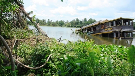 Tàu Dìn Ký lại đang chìm ảnh 4