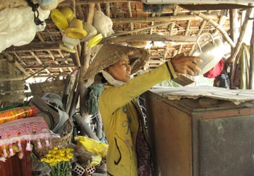 Sống cạnh chuồng heo chờ tái định cư ảnh 1 Sống cạnh chuồng heo chờ tái định cư ảnh 1