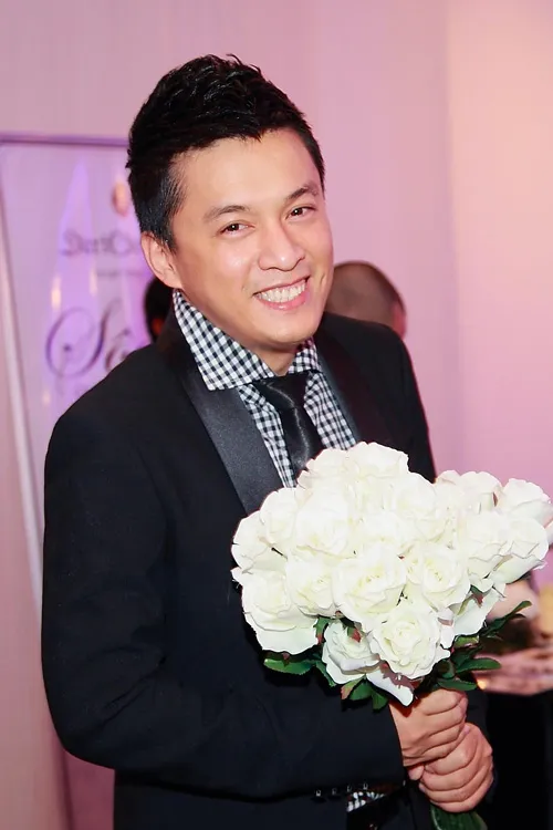 Lam Trường rạng rỡ bên "cô dâu" mới ảnh 1 Lam Trường rạng rỡ bên "cô dâu" mới ảnh 1