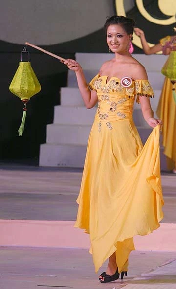 Liệu Hoa hậu Trần Thị Thùy Dung có gian dối trong việc làm hồ sơ để dự thi Hoa hậu VN 2008? Có lẽ mọi việc vẫn phải đợi "Hạ hồi phân giải". Liệu Hoa hậu Trần Thị Thùy Dung có gian dối trong việc làm hồ sơ để dự thi Hoa hậu VN 2008? Có lẽ mọi việc vẫn phải đợi "Hạ hồi phân giải".