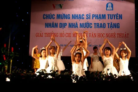 Ra mắt tuyển tập những ca khúc hay nhất cho thiếu nhi của nhạc sĩ Phạm Tuyên ảnh 2 Ra mắt tuyển tập những ca khúc hay nhất cho thiếu nhi của nhạc sĩ Phạm Tuyên ảnh 2