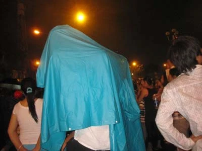 Chùm ảnh: Người dân TP. HCM xem pháo hoa trong mưa ảnh 5