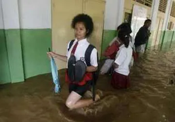 Lũ lụt ở Indonesia và cháy ở Nga ảnh 1 Lũ lụt ở Indonesia và cháy ở Nga ảnh 1