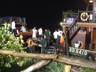 Tin mới nhận: Tàu du lịch Dìn Ký chìm trên sông Sài Gòn, còn 15 người mất tích ảnh 4