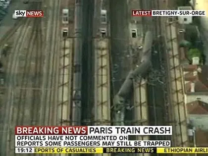 Pháp: Lật tàu hỏa, 6 người chết ảnh 1 Pháp: Lật tàu hỏa, 6 người chết ảnh 1