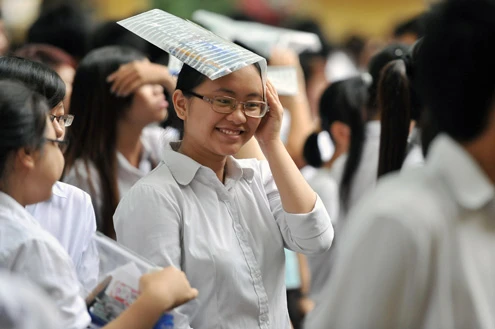 Sĩ tử trong môn thi tốt nghiệp đầu tiên ảnh 4