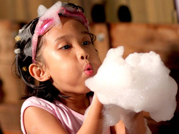 Mối nguy ngộ độc dầu gội, sữa tắm ảnh 1