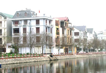 Nhà đất vẫn còn bị làm giá ảnh 1