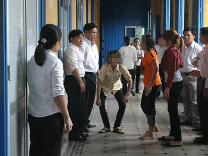 Đánh nhau ở tòa án, bị “hốt” về phường ảnh 3