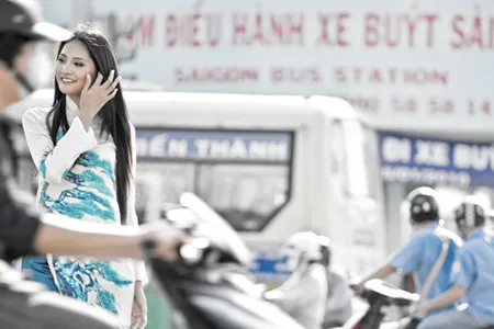 Hương Giang thành tâm điểm trên phố ảnh 5 Hương Giang thành tâm điểm trên phố ảnh 5