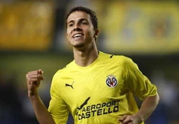 Tiền đạo Nilmar khiến Real Madrid phải "đắng lòng" ảnh 1