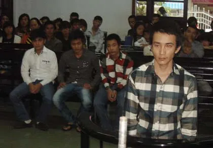 Sau đá gà người “đá” nhau, kẻ thương tích người vào tù ảnh 1