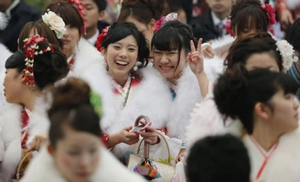 Thiếu nữ Nhật Bản dự lễ trưởng thành dưới mưa tuyết ảnh 6