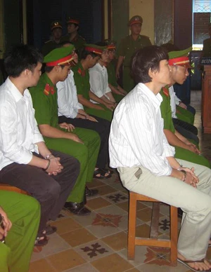 Trực tiếp phiên xử Hoàng Khương- phần 1: Đông Anh khai không đưa tiền cho ai hết ảnh 2