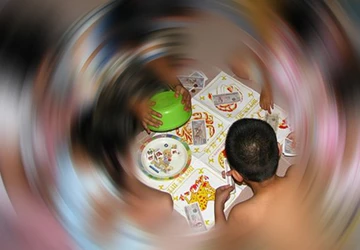 Lắc bầu cua "lua" luôn nhà cửa ảnh 1