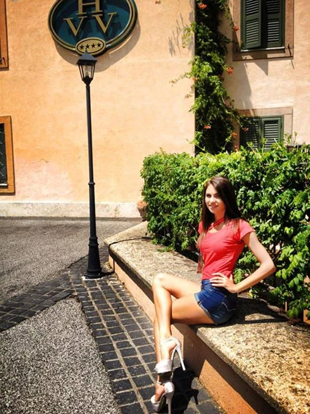 Nhan sắc nóng bỏng của tân Hoa hậu Ý ảnh 2