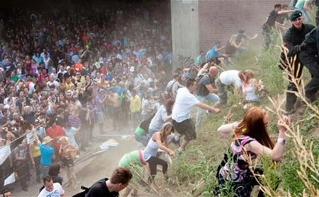 18 người chết vì bị giẫm đạp ở Đức ảnh 2