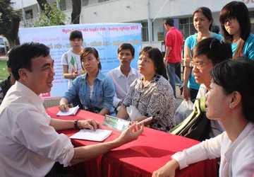 Tuyển sinh ĐH, CĐ 2013: Trường lớn miễn, giảm học phí hút thí sinh ảnh 1