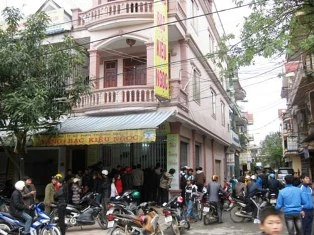 Cướp tiệm vàng chớp nhoáng giữa trưa ảnh 1