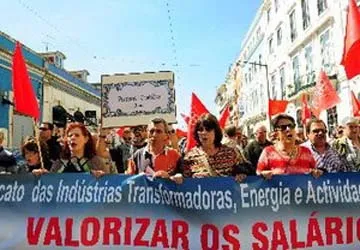 Biểu tình ở Bồ Đào Nha, Pháp, tuần hành ở Thụy Sĩ ảnh 1