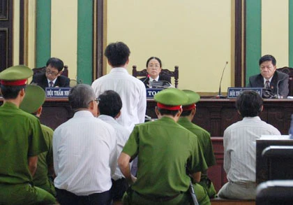 Trực tiếp phiên xử Hoàng Khương- phần 1: Đông Anh khai không đưa tiền cho ai hết ảnh 9