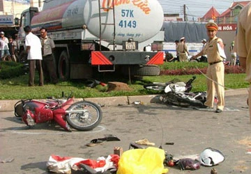 Làm 7 người chết và bị thương, vẫn án treo! ảnh 1