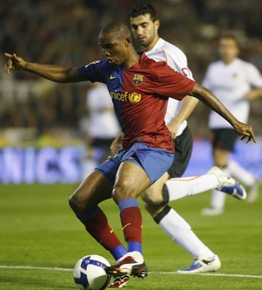 Eto’o đang chững lại và mất vị trí dẫn đầu vào tay đối thủ Janko. Ảnh: Reuters