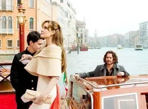 Angelina Jolia giăng bẫy tên “cướp biển Caribe” ảnh 1