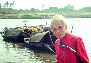 Hoàng Cầm đi về phía rạng đông ảnh 1