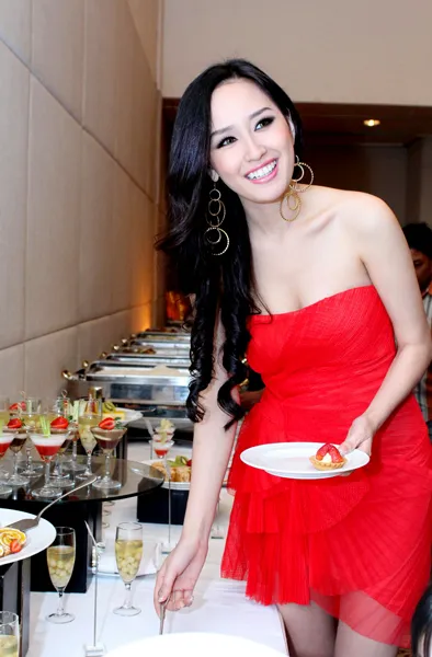 Mai Phương Thúy nổi bật trong đêm tiệc ảnh 5 Mai Phương Thúy nổi bật trong đêm tiệc ảnh 5