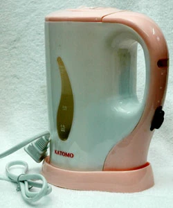 Bình thủy nhiệt, một trong những thiết bị điện dễ bị giật và chạm do rò rỉ nước.